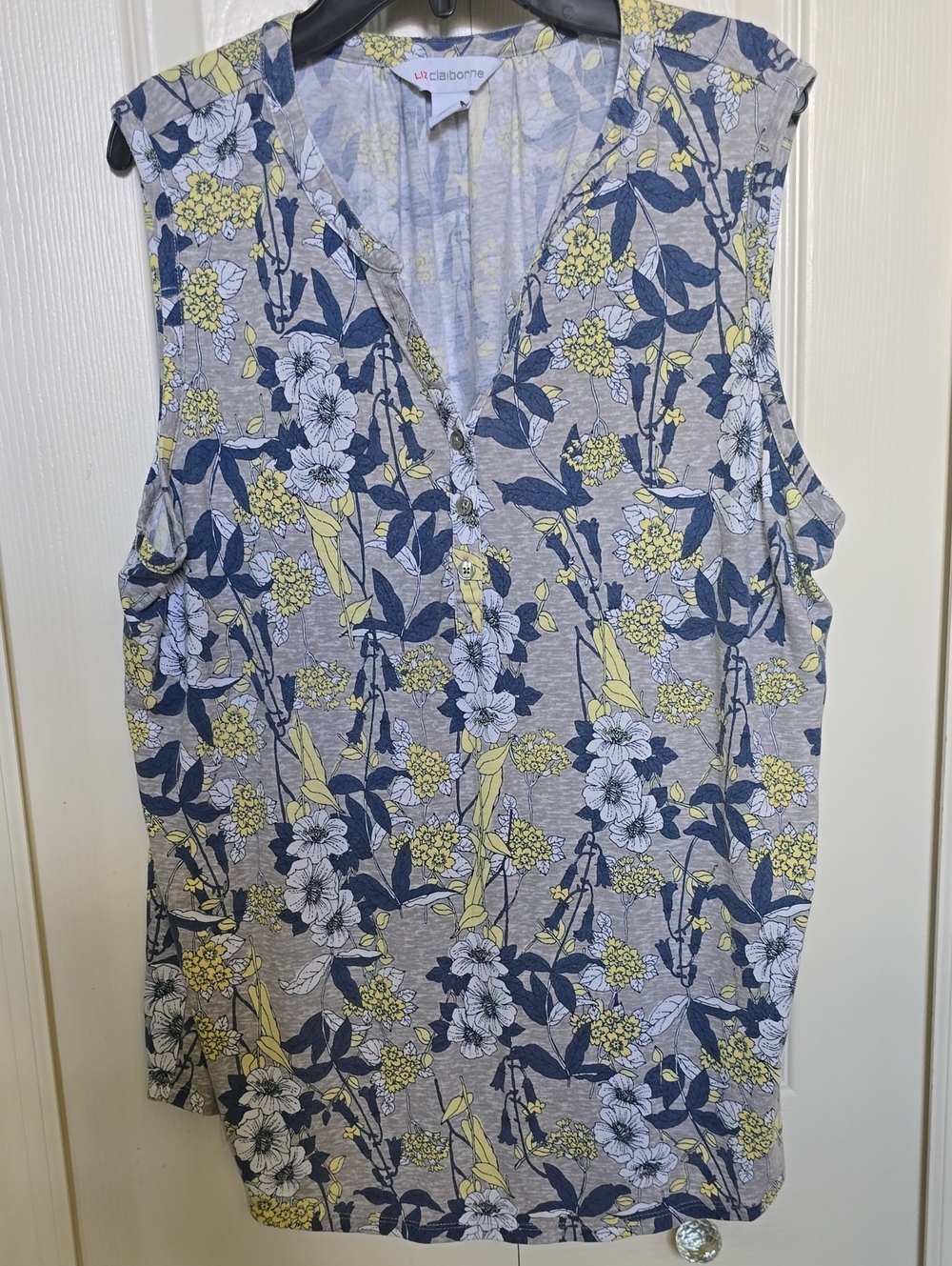 Liz Claiborne Gray Floral Sleeveless Henley Top with Navy & Yellow Print
